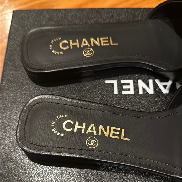 CHANEL Black leather pearl sandals mules 7 new box - Picture 5 of 10